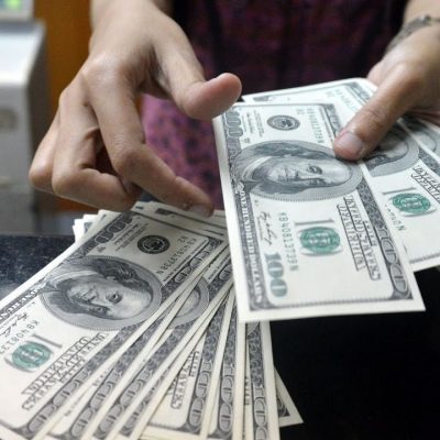 Украинцы будут покупать доллары по новым правилам